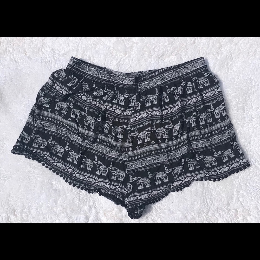 Black and white elephant cotton shorts by Hype